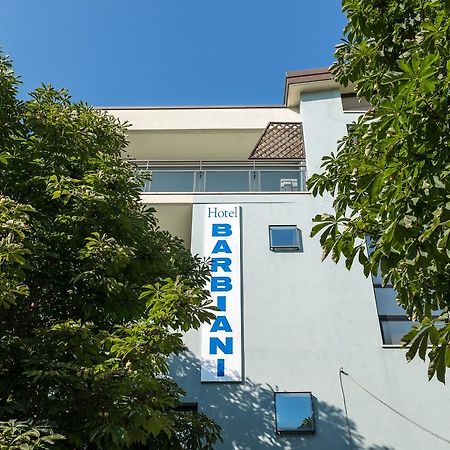 Hotel Barbiani Римини Екстериор снимка
