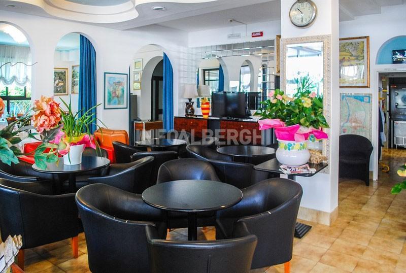 Hotel Barbiani Римини Екстериор снимка