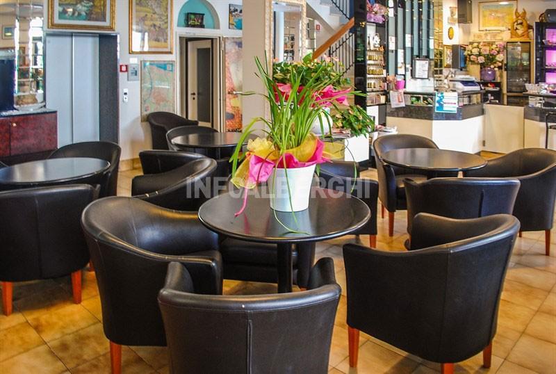 Hotel Barbiani Римини Екстериор снимка