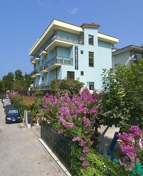 Hotel Barbiani Римини Екстериор снимка