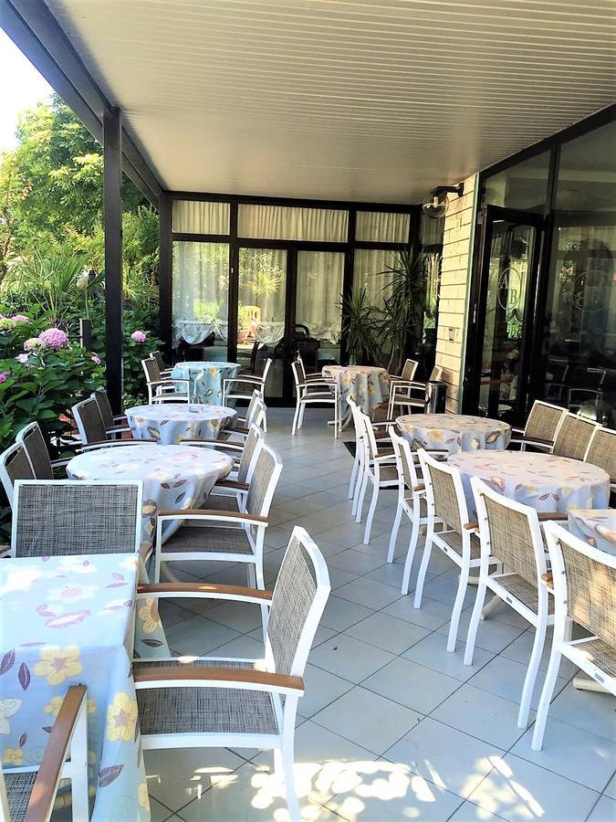 Hotel Barbiani Римини Екстериор снимка