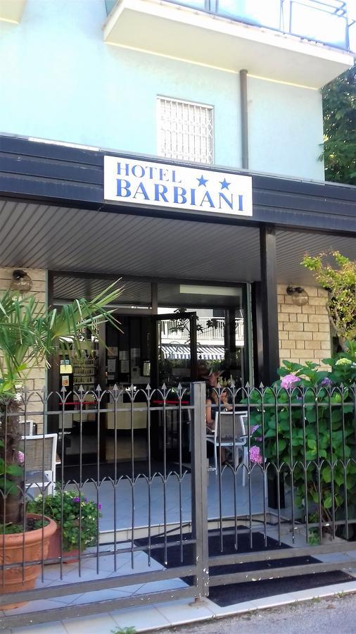 Hotel Barbiani Римини Екстериор снимка
