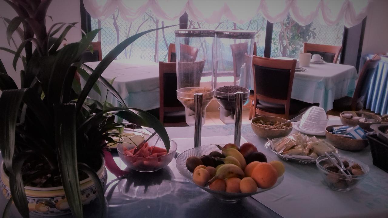 Hotel Barbiani Римини Екстериор снимка