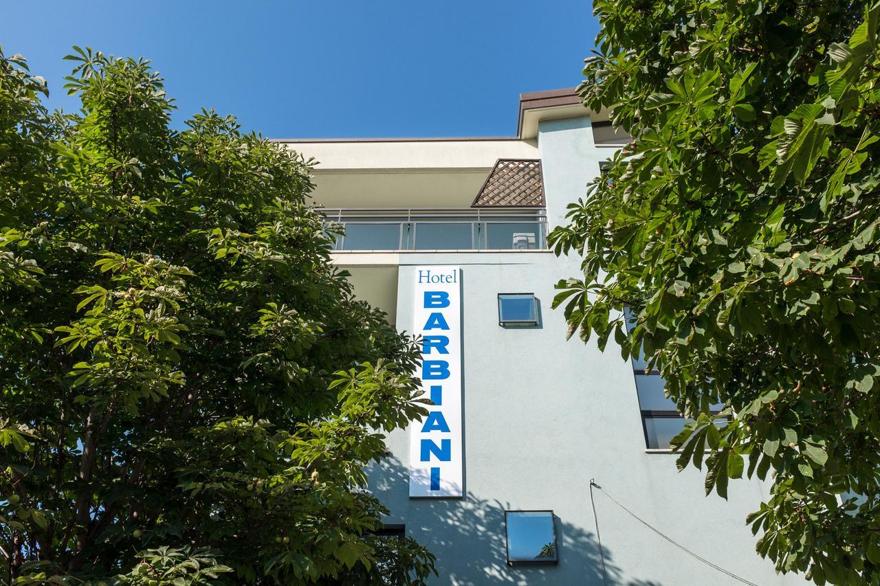 Hotel Barbiani Римини Екстериор снимка