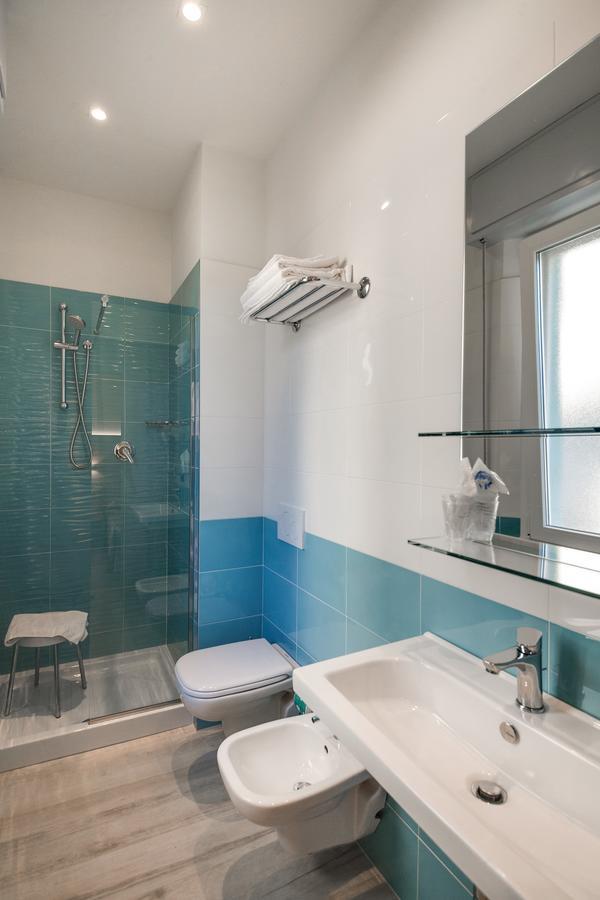 Hotel Barbiani Римини Екстериор снимка