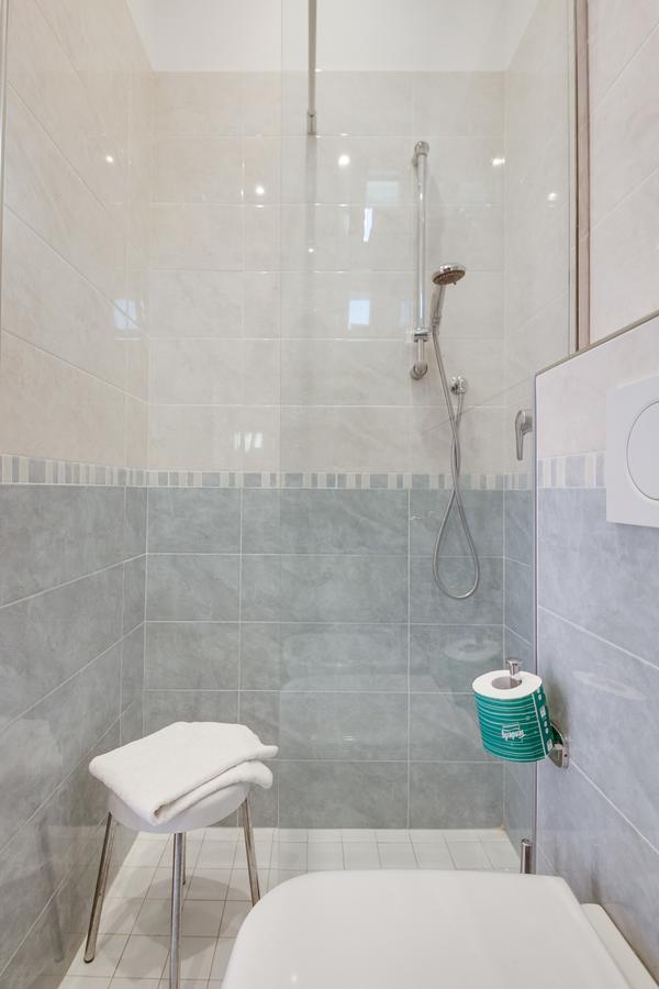Hotel Barbiani Римини Екстериор снимка